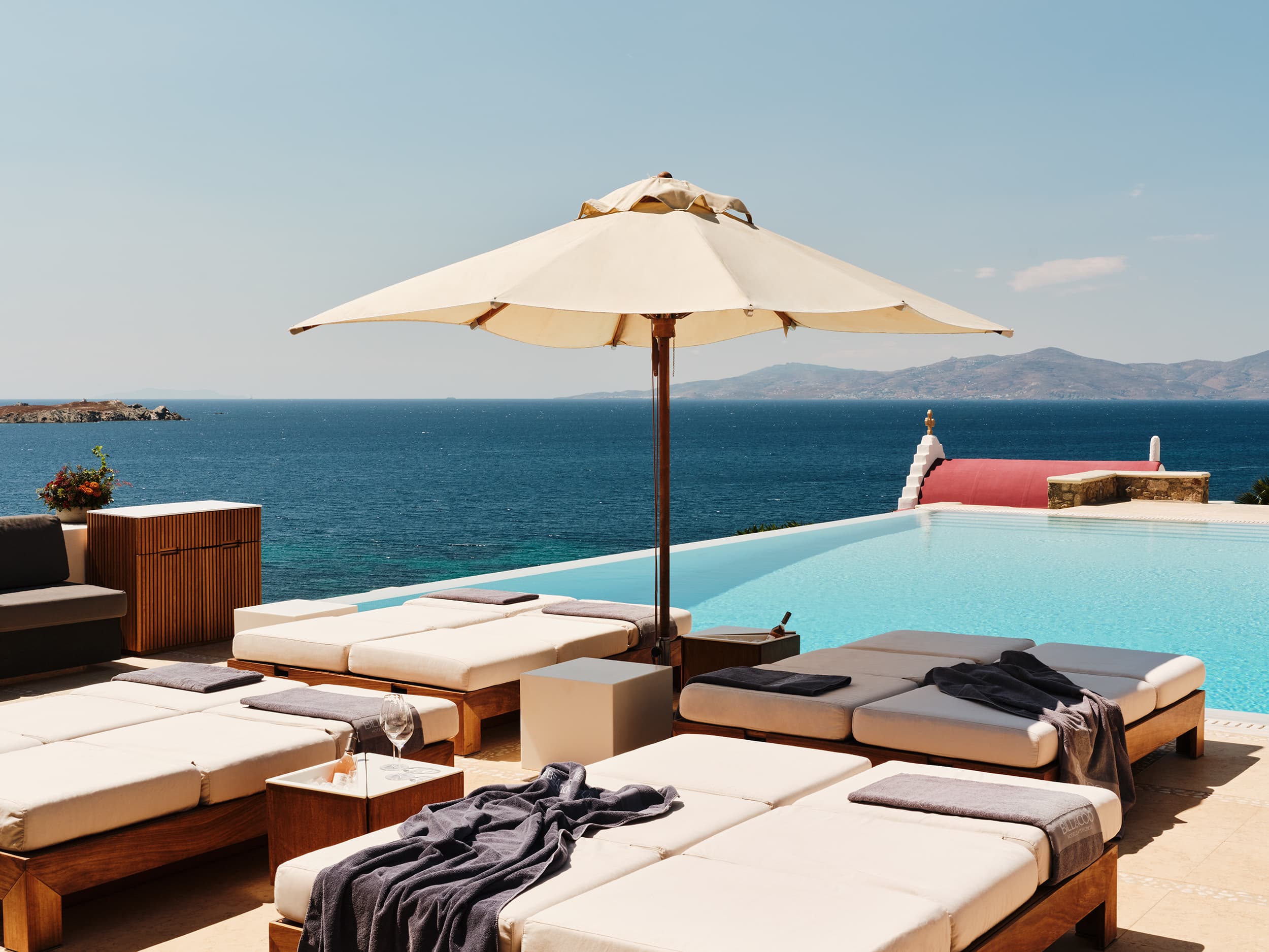 Bill & Coo Suites and Lounge